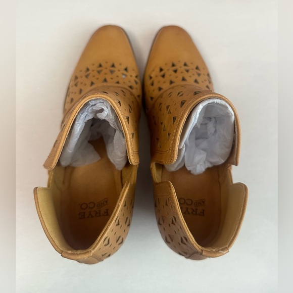 Frye & Co. Sienna "Camel" Cut Out Bootie Ankle Boot Size 6 - Picture 6 of 9